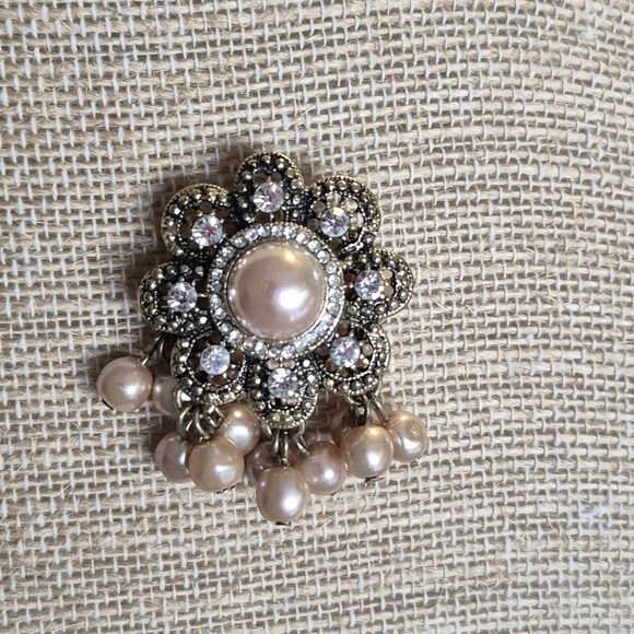 Retro Faux Pearl and Rhinestone Flower Brooch - Picture 8 of 8